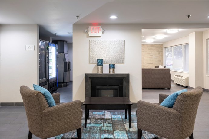 Imagen de los interiores del Hotel HomeTown Inn by Red Roof East Syracuse. Foto 15