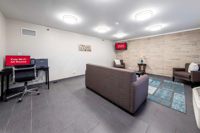 Imagen de los interiores del Hotel HomeTown Inn by Red Roof East Syracuse. Foto 16