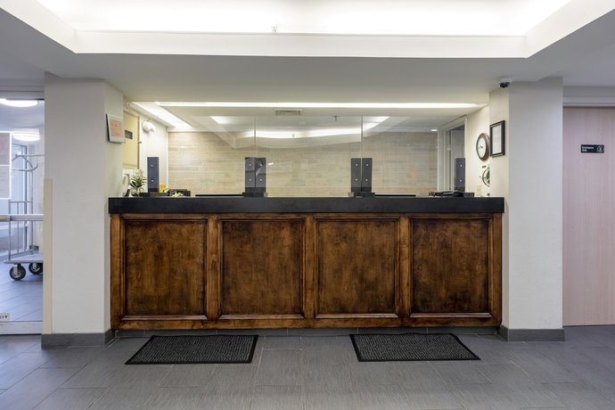 Imagen de los interiores del Hotel HomeTown Inn by Red Roof East Syracuse. Foto 17