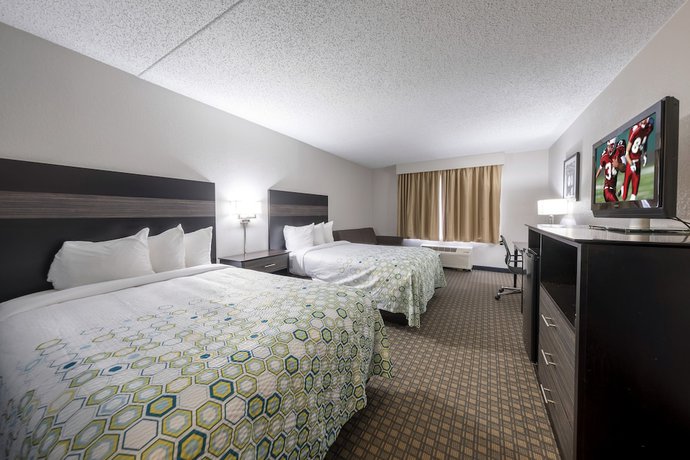 Imagen de la habitación del Hotel HomeTown Inn by Red Roof East Syracuse. Foto 10