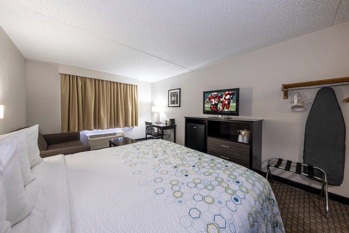 Imagen de la habitación del Hotel HomeTown Inn by Red Roof East Syracuse. Foto 11
