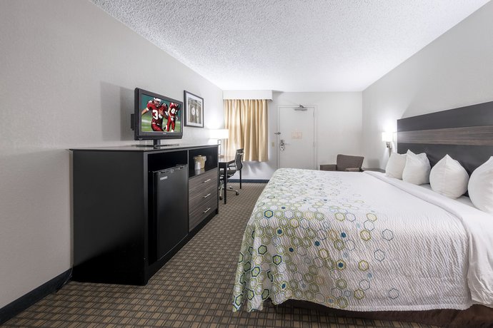 Imagen de la habitación del Hotel HomeTown Inn by Red Roof East Syracuse. Foto 12