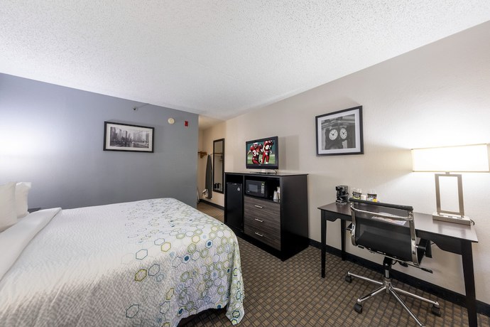 Imagen de la habitación del Hotel HomeTown Inn by Red Roof East Syracuse. Foto 13
