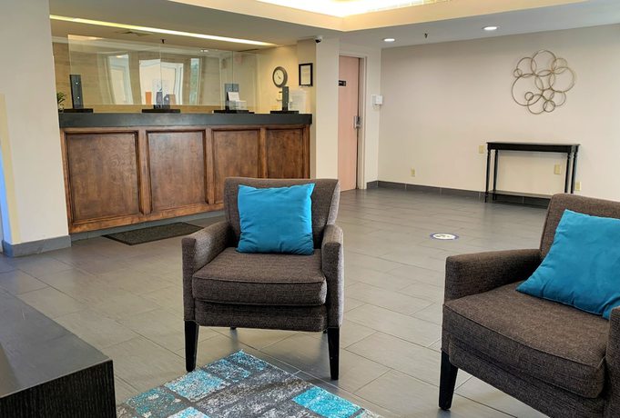 Imagen de los interiores del Hotel HomeTown Inn by Red Roof East Syracuse. Foto 20