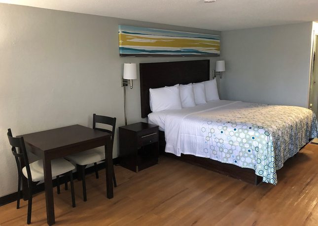 Imagen de la habitación del Hotel HomeTowne Studios By Red Roof Augusta. Foto 6