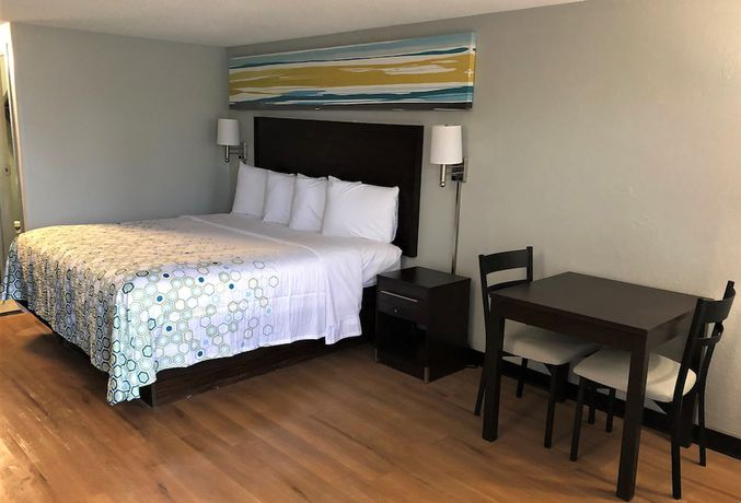 Imagen de la habitación del Hotel HomeTowne Studios By Red Roof Augusta. Foto 9