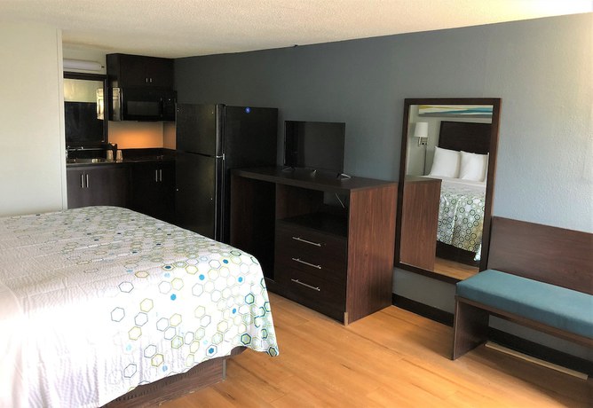Imagen de la habitación del Hotel HomeTowne Studios By Red Roof Augusta. Foto 10