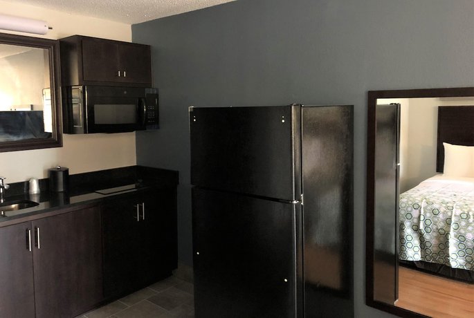 Imagen de la habitación del Hotel HomeTowne Studios By Red Roof Augusta. Foto 12