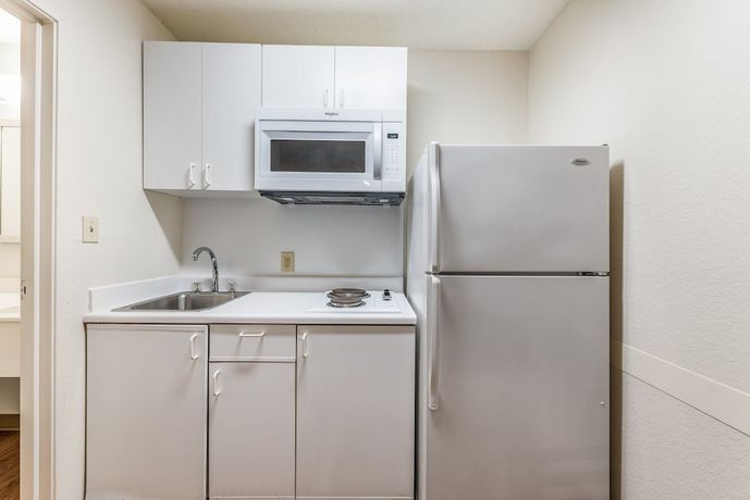 Imagen de la habitación del Hotel HomeTowne Studios By Red Roof Cincinnati - Sharonville. Foto 10