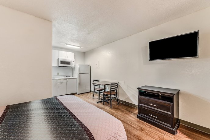 Imagen de la habitación del Hotel HomeTowne Studios By Red Roof Cincinnati - Sharonville. Foto 11