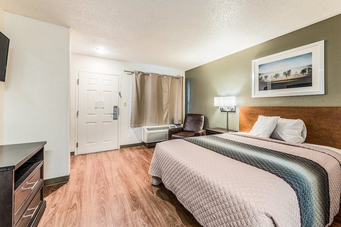 Imagen de la habitación del Hotel HomeTowne Studios By Red Roof Cincinnati - Sharonville. Foto 14