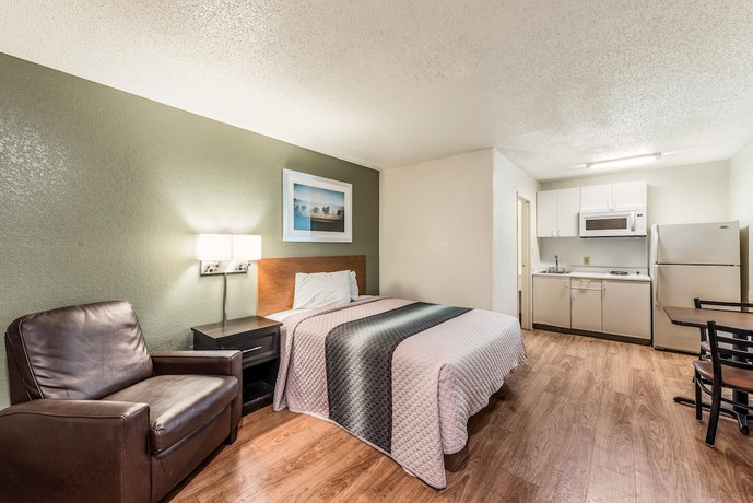 Imagen de la habitación del Hotel HomeTowne Studios By Red Roof Cincinnati - Sharonville. Foto 16