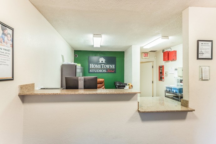 Imagen de los interiores del Hotel HomeTowne Studios By Red Roof Cincinnati - Sharonville. Foto 18