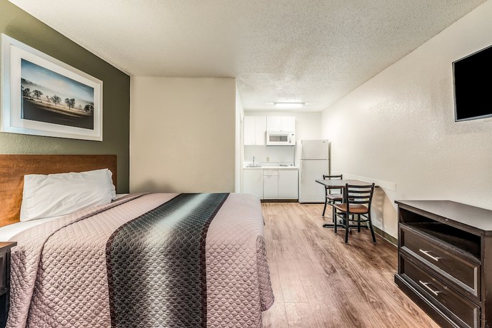 Imagen de la habitación del Hotel HomeTowne Studios By Red Roof Cincinnati - Sharonville. Foto 17