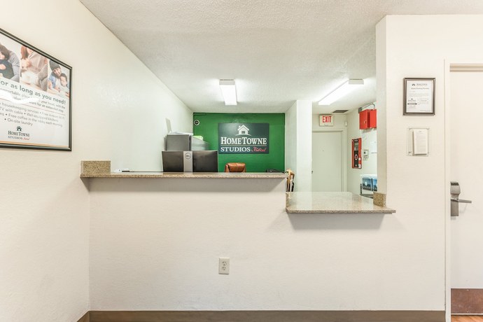 Imagen de los interiores del Hotel HomeTowne Studios By Red Roof Cincinnati - Sharonville. Foto 19