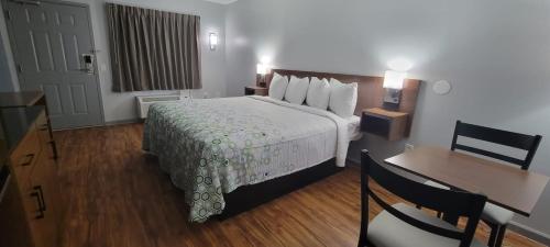 Imagen de la habitación del Hotel HomeTowne Studios By Red Roof Egg Harbor&ndash;Atlantic City Airport. Foto 11