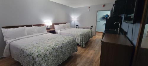 Imagen de la habitación del Hotel HomeTowne Studios By Red Roof Egg Harbor&ndash;Atlantic City Airport. Foto 12