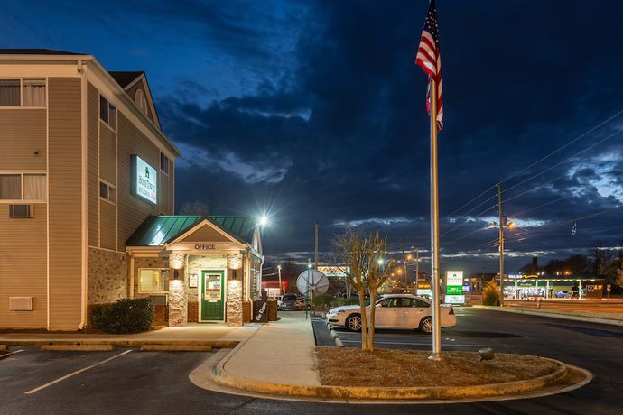 Imagen general del Hotel HomeTowne Studios By Red Roof Gainesville, GA. Foto 3