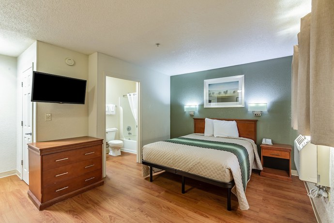 Imagen de la habitación del Hotel HomeTowne Studios By Red Roof Gainesville, GA. Foto 8