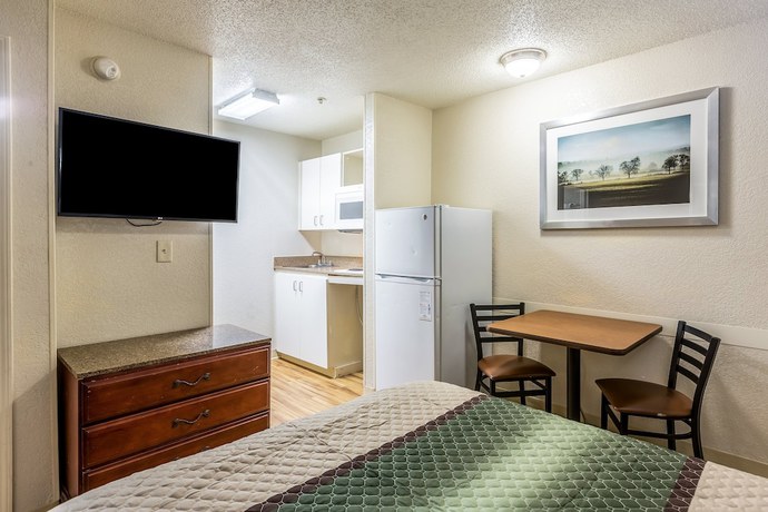 Imagen de la habitación del Hotel HomeTowne Studios By Red Roof Gainesville, GA. Foto 9