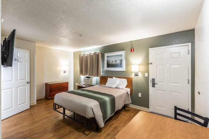 Imagen de la habitación del Hotel HomeTowne Studios By Red Roof Gainesville, GA. Foto 14