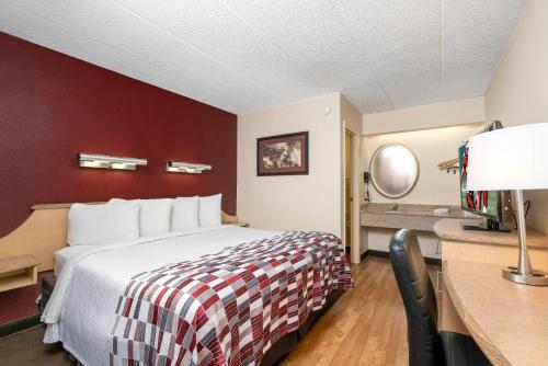Imagen de la habitación del Hotel HomeTowne Studios By Red Roof Mystic - New London. Foto 15