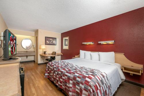 Imagen de la habitación del Hotel HomeTowne Studios By Red Roof Mystic - New London. Foto 17