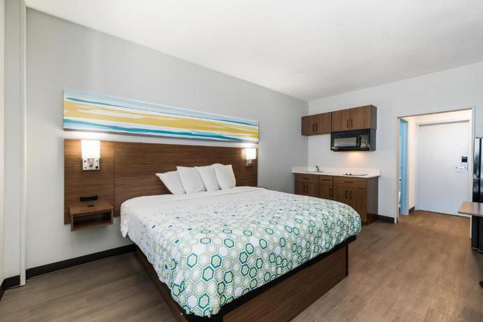 Imagen general del Hotel HomeTowne Studios By Red Roof Newport News &ndash; Hampton West. Foto 6