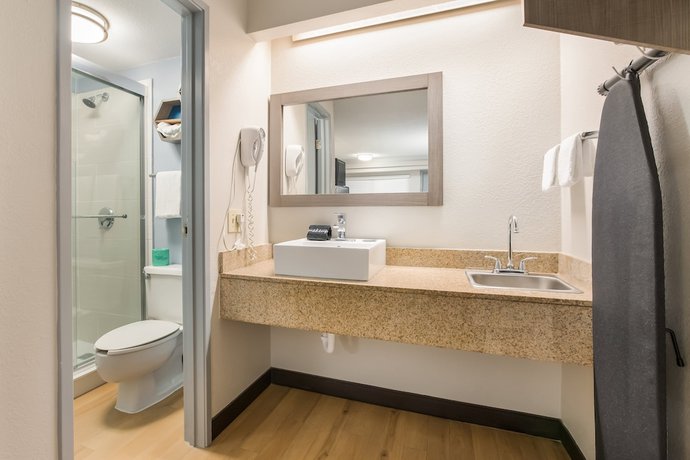 Imagen de la habitación del Hotel HomeTowne Studios By Red Roof Princeton &ndash; Ewing/ Lawrenceville. Foto 14