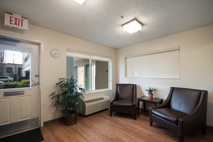 Imagen de los interiores del Hotel HomeTowne Studios By Red Roof Seattle - Kent/ Des Moines. Foto 20