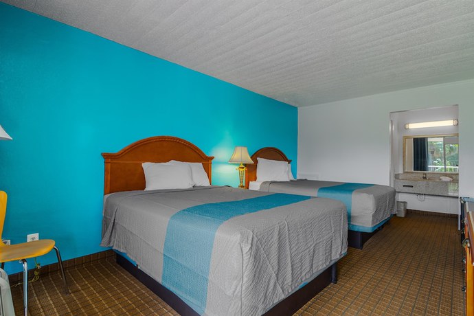 Imagen de la habitación del Hotel HomeTowne Studios By Red Roof Vero Beach - I-95. Foto 3