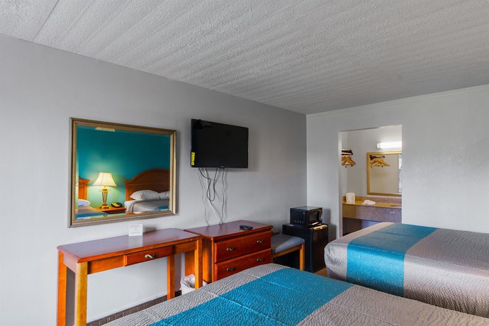 Imagen de la habitación del Hotel HomeTowne Studios By Red Roof Vero Beach - I-95. Foto 9