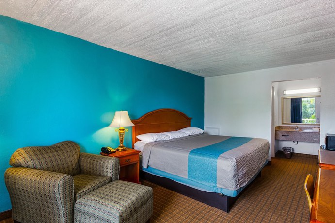 Imagen de la habitación del Hotel HomeTowne Studios By Red Roof Vero Beach - I-95. Foto 13
