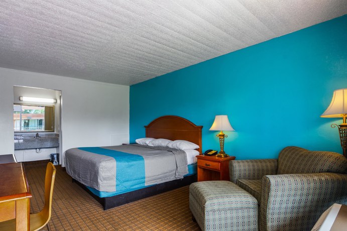 Imagen de la habitación del Hotel HomeTowne Studios By Red Roof Vero Beach - I-95. Foto 15