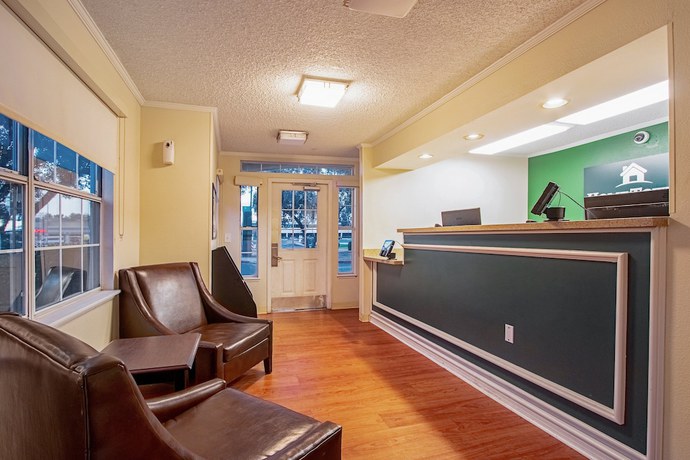 Imagen de los interiores del Hotel HomeTowne Studios Phoenix - Dunlap Ave. Foto 19