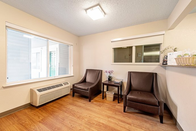Imagen de los interiores del Hotel HomeTowne Studios Tacoma - Puyallup. Foto 18