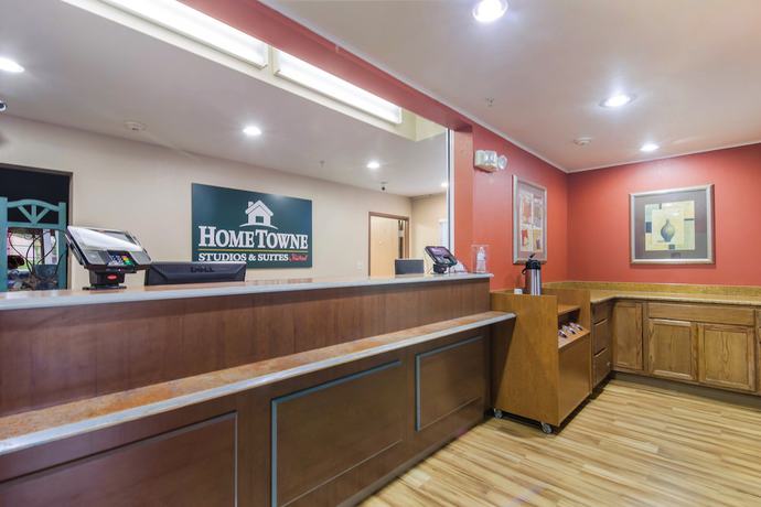 Imagen de los interiores del Hotel HomeTowne Studios and Suites by Red Roof Bentonville. Foto 18