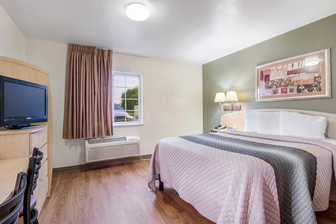 Imagen de la habitación del Hotel HomeTowne Studios and Suites by Red Roof Bentonville. Foto 16