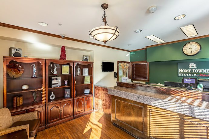 Imagen del bar/restaurante del Hotel HomeTowne Studios by Red Roof Atlanta - Chamblee. Foto 4