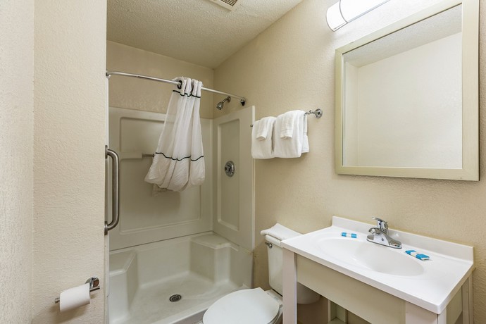 Imagen de la habitación del Hotel HomeTowne Studios by Red Roof Atlanta - Chamblee. Foto 18