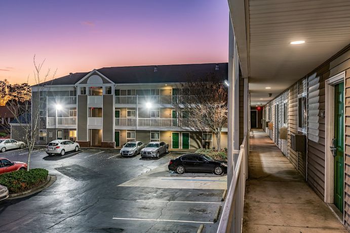 Imagen general del Hotel HomeTowne Studios by Red Roof Atlanta - Chamblee. Foto 2