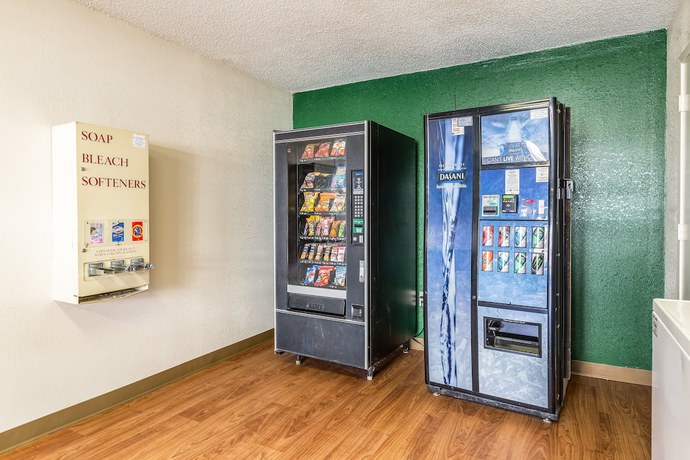 Imagen de los interiores del Hotel HomeTowne Studios by Red Roof Atlanta NE - Downtown Norcross. Foto 16