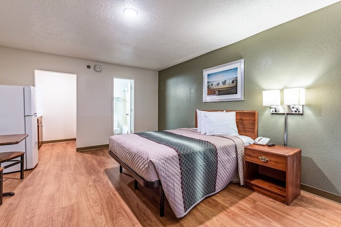 Imagen de la habitación del Hotel HomeTowne Studios by Red Roof Atlanta NE - Downtown Norcross. Foto 11