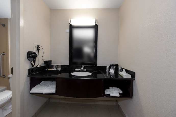 Imagen de la habitación del Hotel HomeTowne Studios by Red Roof Bordentown - McGuire AFB. Foto 8