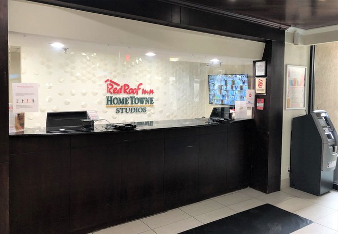 Imagen de los interiores del Hotel HomeTowne Studios by Red Roof Bordentown - McGuire AFB. Foto 17