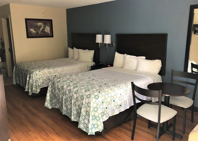 Imagen de la habitación del Hotel HomeTowne Studios by Red Roof Bordentown - McGuire AFB. Foto 10