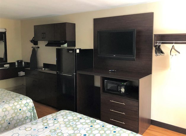 Imagen de la habitación del Hotel HomeTowne Studios by Red Roof Bordentown - McGuire AFB. Foto 12