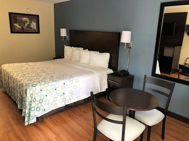 Imagen de la habitación del Hotel HomeTowne Studios by Red Roof Bordentown - McGuire AFB. Foto 14