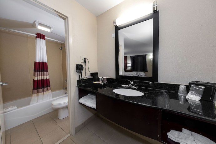 Imagen de la habitación del Hotel HomeTowne Studios by Red Roof Bordentown - McGuire AFB. Foto 15