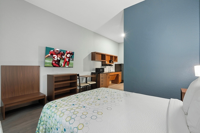 Imagen de la habitación del Hotel HomeTowne Studios by Red Roof Bradenton. Foto 1
